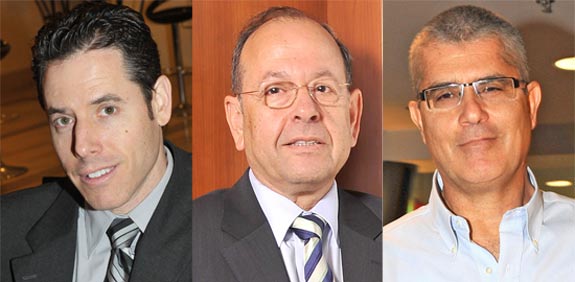חיים רומנו   ד"ר אהוד שפירא    עו"ד עופר שפירא  / צלם:  תמר מצפי