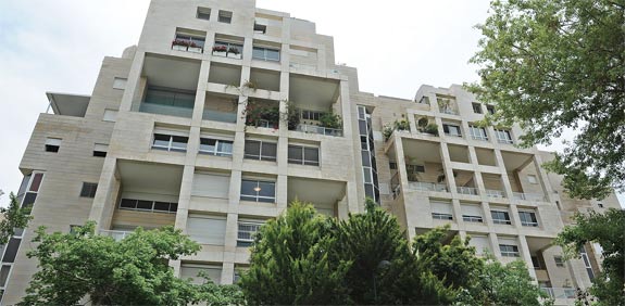 רחוב גייגר 2, רמת אביב. בנוי בשיטת פל-קל נדלן / צלם: תמר מצפי