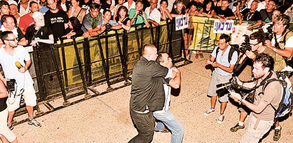 הפגנה   / צלם:  בן יוסטר