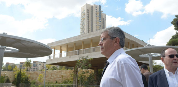 השופט דוד רוזן בסיור בהולילנד / צילום: אוריה תדמור