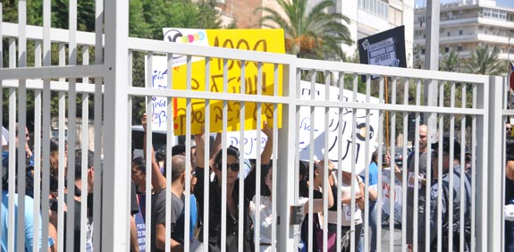 הפגנת עובדי ערוץ 10 הבוקר מול בית ראש הממשלה בירושלים / צילום: יוני ריקלר