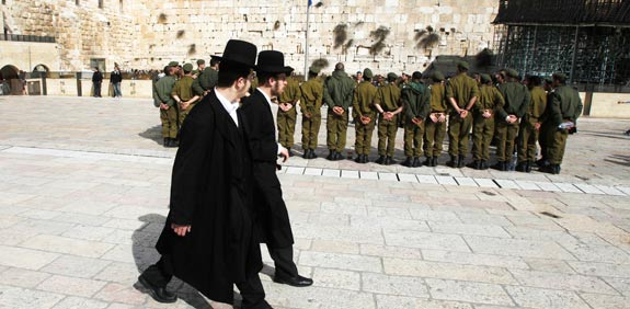השבעת חיילים בכותל המערבי חרדים /  צלם: רויטרס