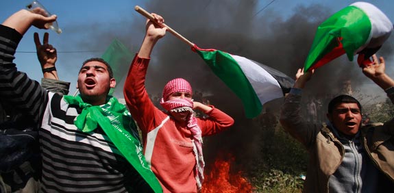מפגינים פלסטינים / צילום: רויטרס