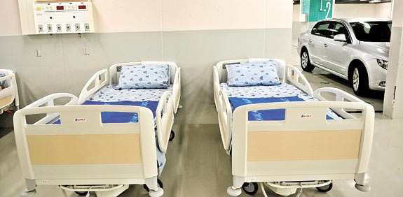 בית חולים חניון איכילוב / צילום: רפי קוץ