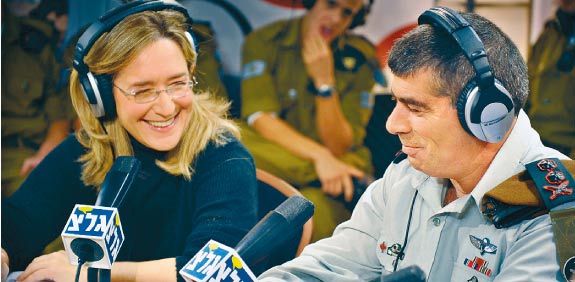 אילנה דיין גבי אשכנזי / צילום: דו"צ