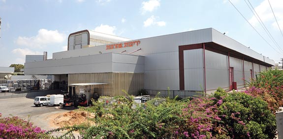בית הדפוס של ידיעות אחרונות בראשל"צ / צילום: איל יצהר