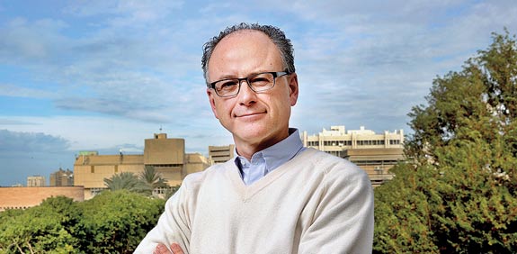 פרופ' סידני פינקלשטיין / צילום: איל יצהר