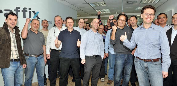 עובדי חברת טראפיקס   / צלם: בן יוסטר