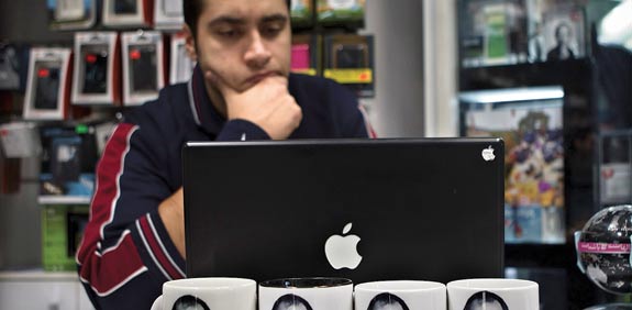 חנות של אפל בטהרן / צילום: רויטרס