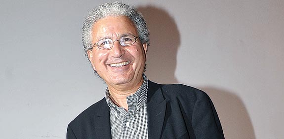 משה אדרי, חוג בית של אופיר אקוניס / צילום: תמר מצפי