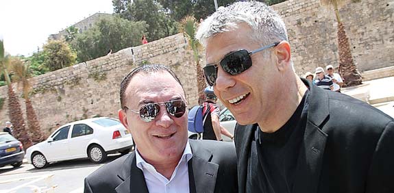 יאיר לפיד, בועז בן ציון, חתונת מורן בן ציון ובועז מאור / צילום: יוסי כהן
