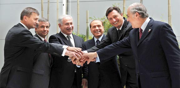 בנימין נתניהו עם ראשי OECD / צילום: אבי אוחיון 