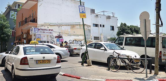 חניון ברחוב הילל הזקו בתל אביב / צלם: תמר מצפי