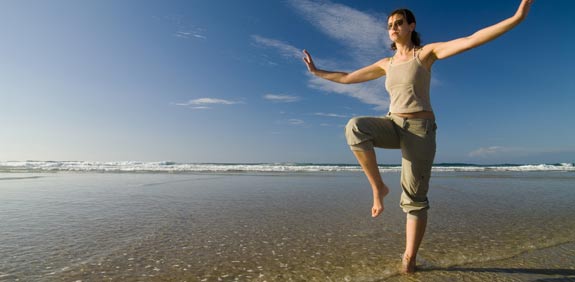 יוגה על שפת הים / צילום: shutterstock