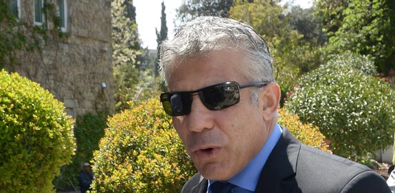 יאיר לפיד / צילום: איל יצהר