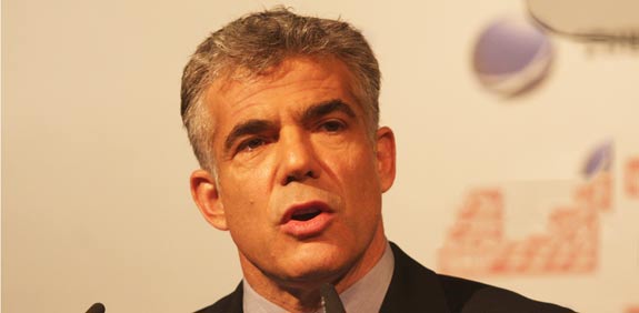 יאיר לפיד / צילום: רוני שיצר