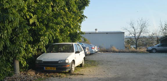 המחסן שבמחלוקת במושב חגור / צילום:תמר מצפי