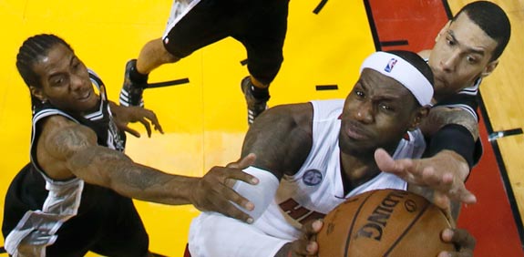 מיאמי היט מול סן אנטוניו ספרס בגמר ה-NBA / צלם: רויטרס