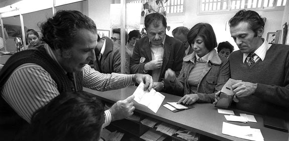 תור לתווי השבתון במשרד הרישוי / צילום: לע"מ