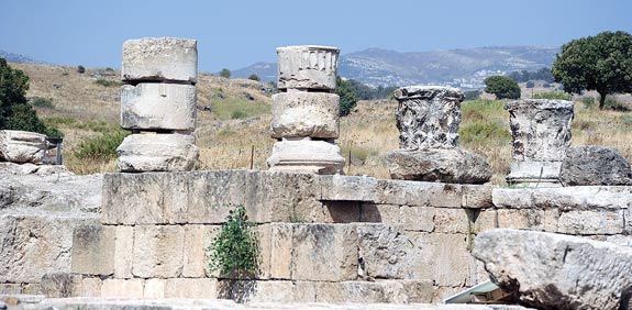 שרידי מקדשים בחרבת עומרית / צילום:איל יצהר