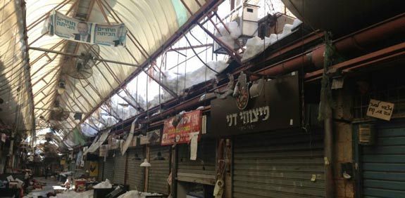שוק מחנה יהודה – הגג קרס / צילום: אילנית חיות