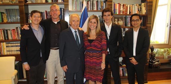 נשיא המדינה שמעון פרס ובכירי פייסבוק / צילום: יוסף אבי יאיר אנגל 