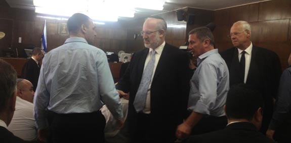 נוחי דנקנר ואדוארדו אלשטיין בבית המשפט / צילום: אפרת פרץ
