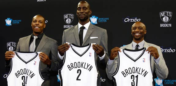 קבוצת ה-NBA ברוקלין נטס מציגה את ג'ייסון טרי קווין גארנט ופול פירס / צלם: רויטרס