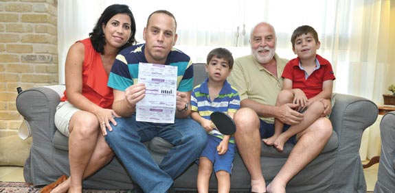 משפחת טרגרמן בגני תקווה / צילום: תמר מצפי