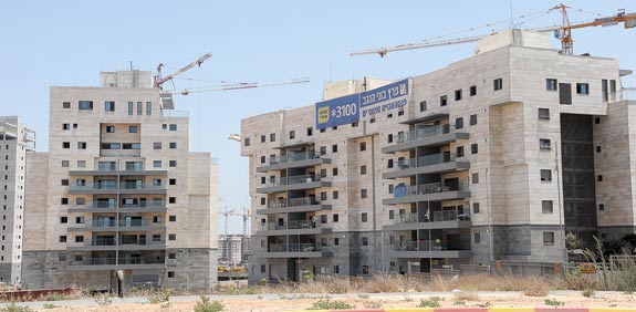 בנייה בנגב / צילום: איל יצהר