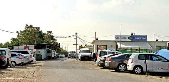 חניון "טסים" בכפר טרומן / צילום: תמר מצפי
