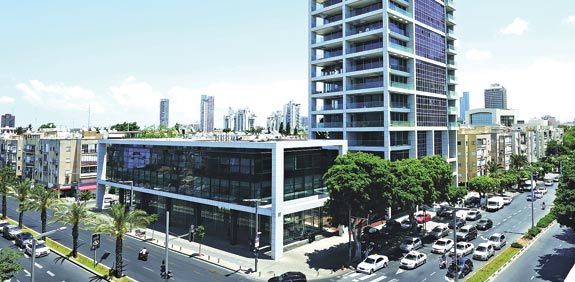 דירה בבנין של גינדי החזקות בתל אביב / צילום: אסף הבר