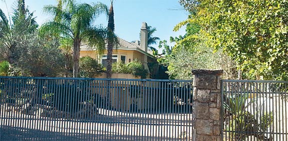 הוילה של אמציה בן ארצי בסביון / צילום: תמר מצפי