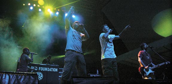 Asian Dub Foundation / צילום: רויטרס