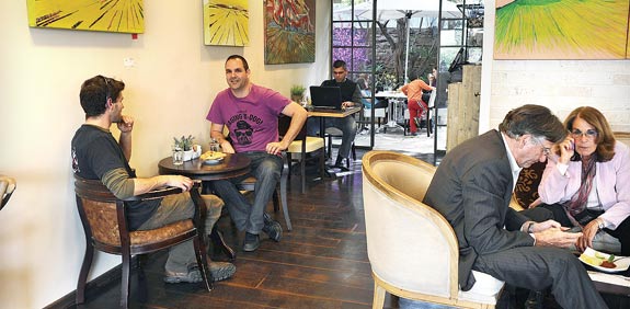 דילנ'ס ארט קפה / צילום: תמר מצפי