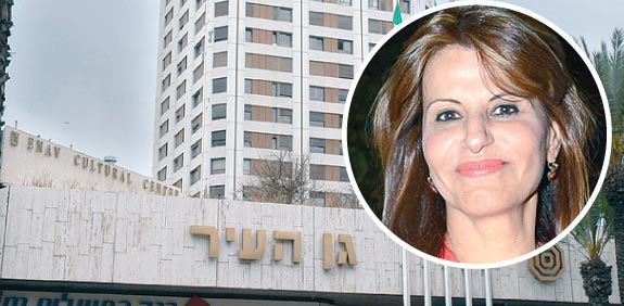 מגדל גן העיר. בעיגול: דליה איציק / צילום: תמר מצפי יוסי כהן
