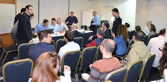 ישיבת מחזיקי אג"ח אי.ד.בי / צילום: תמר מצפי