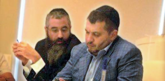 הרב אברהם וולף  ואלכסנדר גרנובסקי / צילום: אבי שאולי