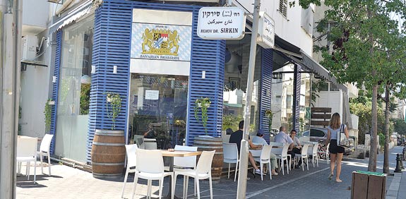 תל אביב, פרישמן פינת סירקין / צילום: תמר מצפי