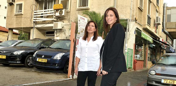 עופרה אברהמי וברכת קלימשטיין לוי / צילום: תמר מצפי