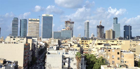 קו הרקיע של תל אביב מתמלא משרדים / צילום: תמר מצפי