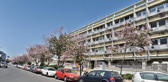 מתחם חברת החשמל ברחוב קרמניצקי / צילום: תמר מצפי