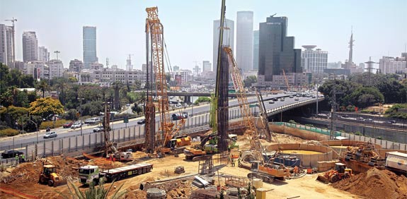 העבודות במחלף ארלוזורוב / צילום: אמיר המאירי
