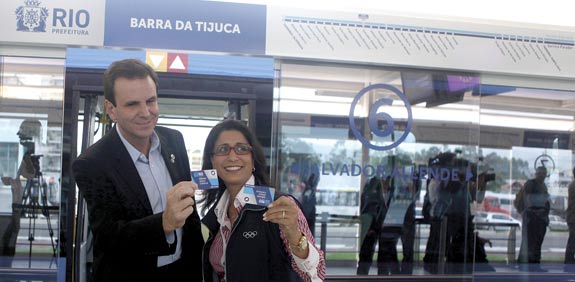 ראש עיריית סאו פאולו חונך את BRT בעיר / צילום: רויטרס
