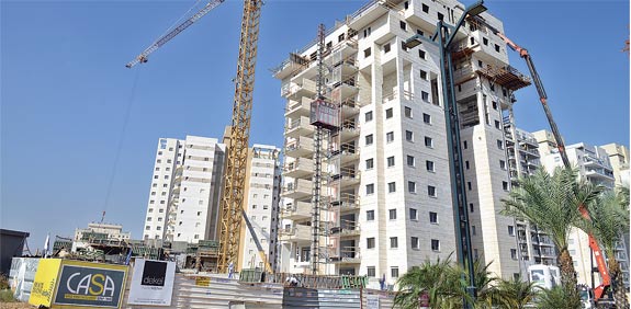 בנייה בבאר יעקב / צילום: תמר מצפי