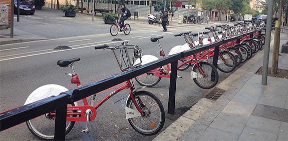 אופניים להשכרה בברצלונה / צילום: מירב מורן