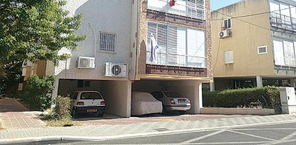 רחוב ביאליק בחולון / צילום: תמר מצפי