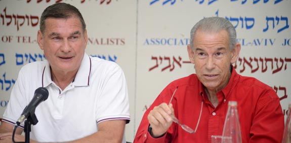 חיים רמון ומשה תאומים / צילום: תמר מצפי