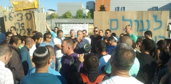 1,100 עובדי טבע-טק בשביתה / צילום: תומר מרציאנו
