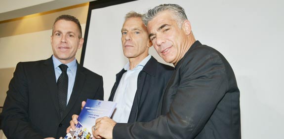 יאיר לפיד רם לנדס גלעד ארדן / צילום: תמר מצפי